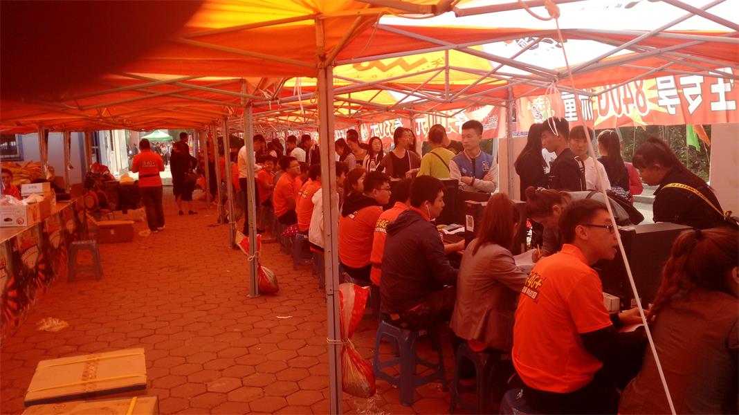 營口大學(xué)活動現(xiàn)場.jpg 營口大學(xué)活動現(xiàn)場.jpg