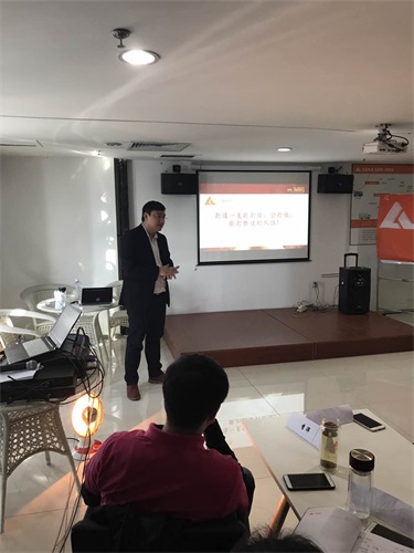三位領導為員工授課l.jpg