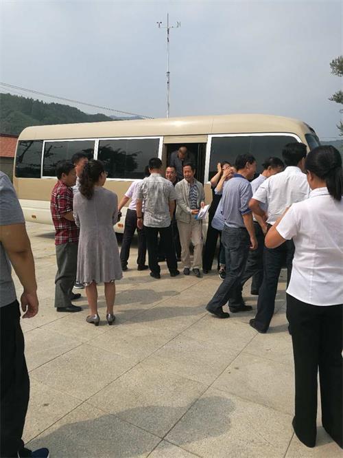 市人大代表視察智慧鄉(xiāng)村及扶貧工作.jpg 市人大代表視察智慧鄉(xiāng)村及扶貧工作.jpg