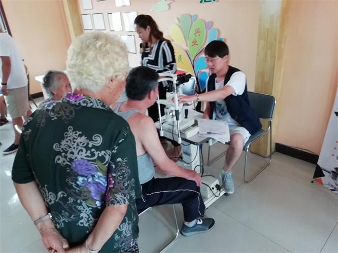 眼部義診 走進社區(qū).jpg 眼部義診 走進社區(qū).jpg