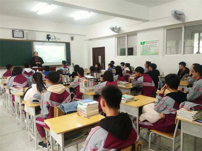 一職專實(shí)習(xí)人員實(shí)習(xí)動員會現(xiàn)場.jpg 一職專實(shí)習(xí)人員實(shí)習(xí)動員會現(xiàn)場.jpg