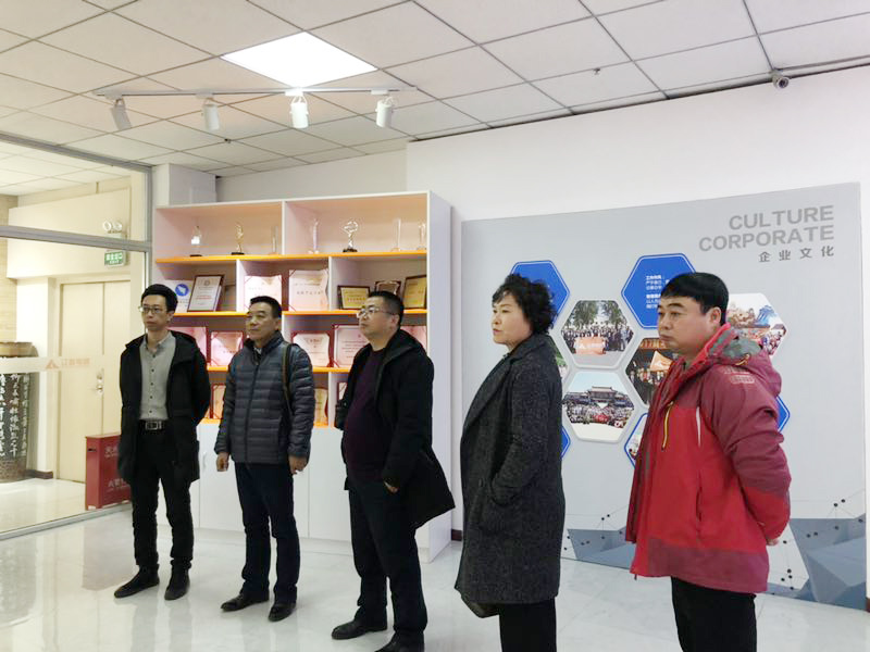 劉寶昌主任一行聽取集團各個項目介紹.jpg 劉寶昌主任一行聽取集團各個項目介紹.jpg