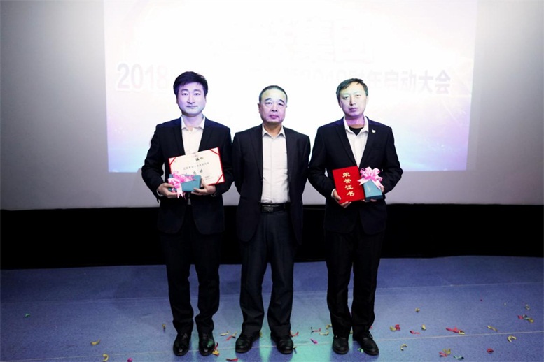 遼聯集團十年風雨同舟員工頒獎.jpg 遼聯集團十年風雨同舟員工頒獎.jpg