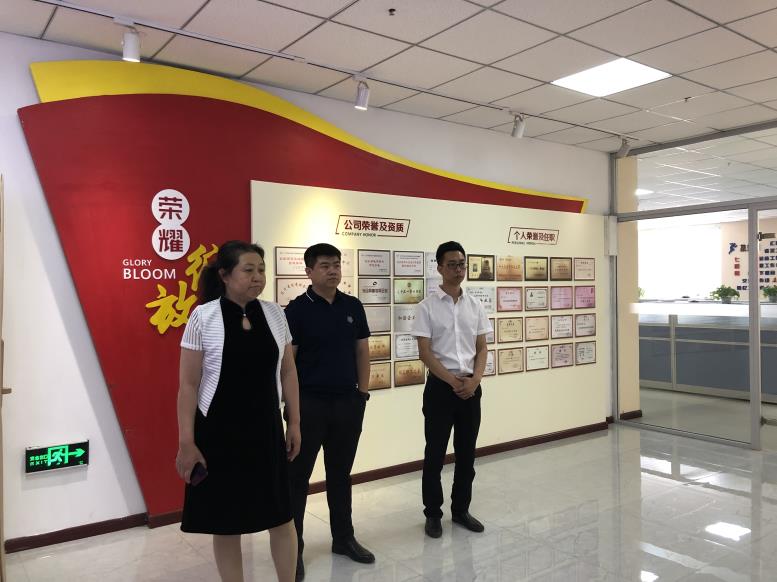 撫順市龍晟集團(tuán)大數(shù)據(jù)公司董事長(zhǎng)羅英男一行蒞臨遼聯(lián)集團(tuán)考察財(cái)源大數(shù)據(jù)項(xiàng)目