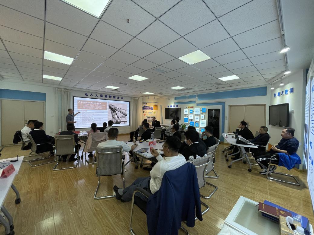 那總講解安全系統項目.jpg 那總講解安全系統項目.jpg