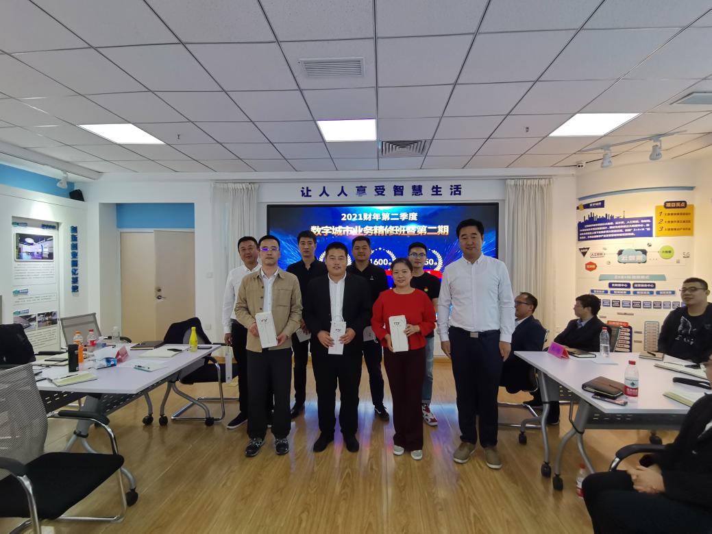 觀察組領導為第三名頒獎.jpg 觀察組領導為第三名頒獎.jpg